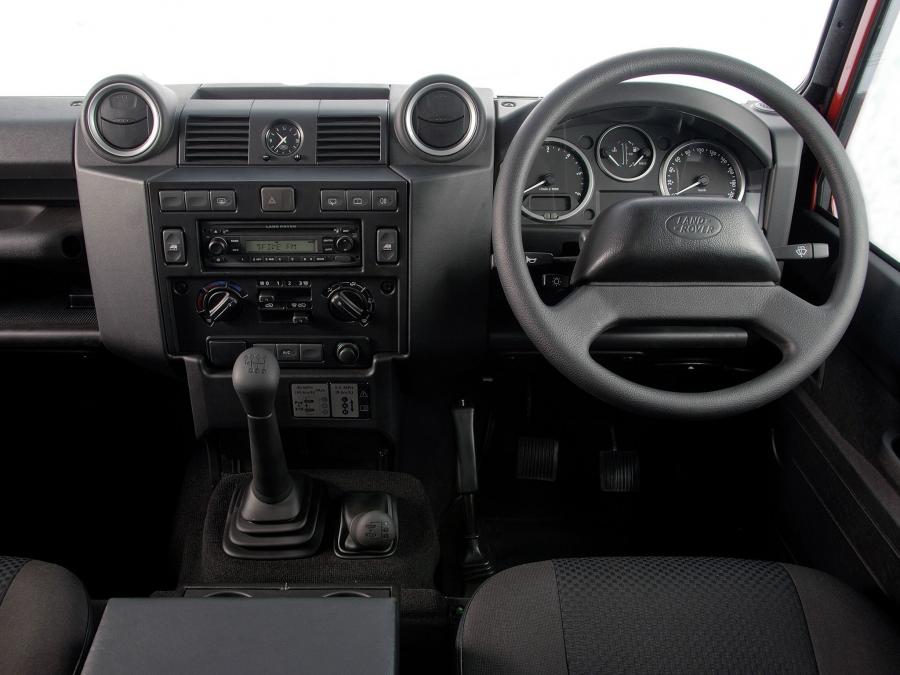  Land Rover Defender 90 Station Wagon 2007 года  (ZA) (фото 6 из 7)